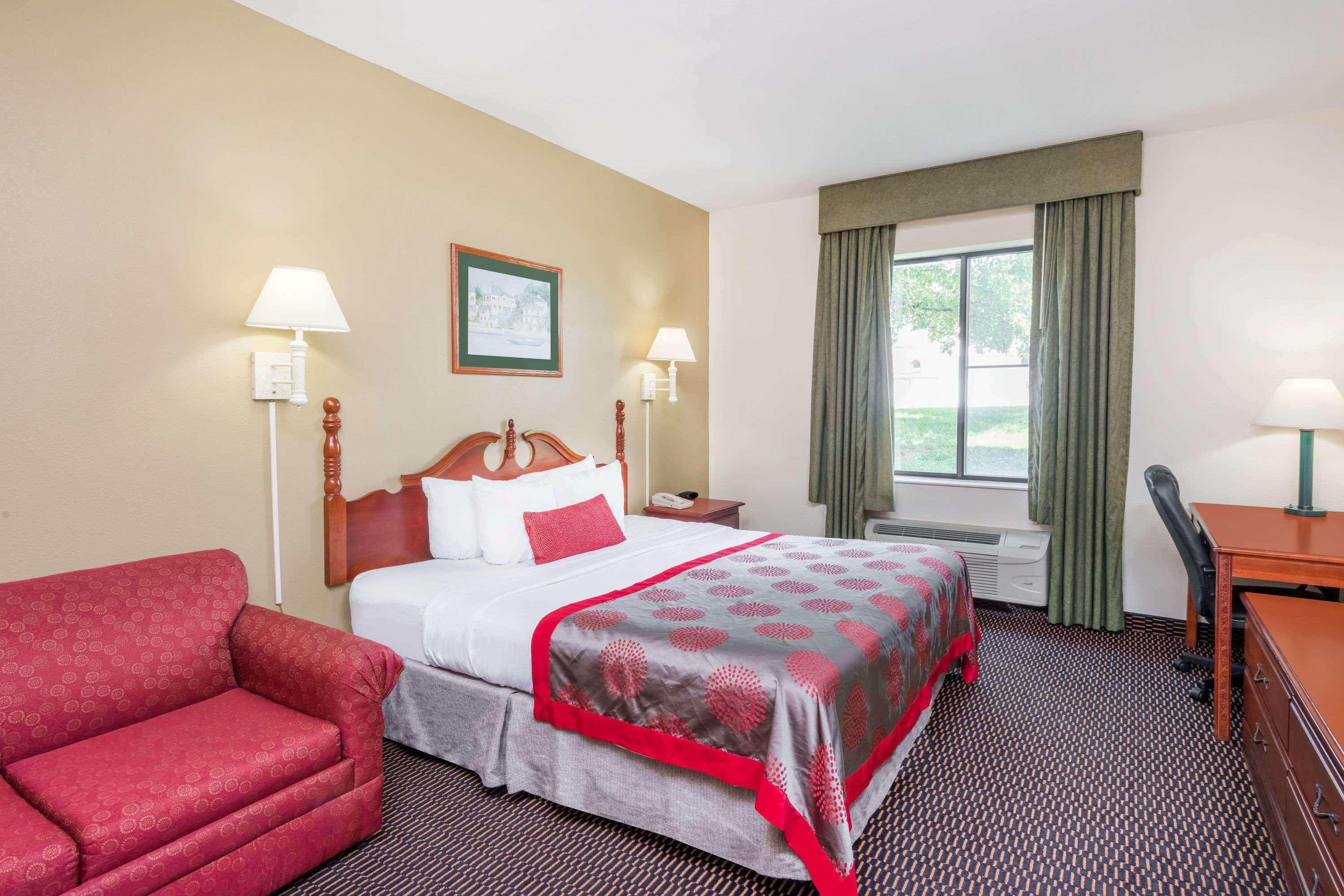 Hotel Ramada By Wyndham Columbia Exterior foto