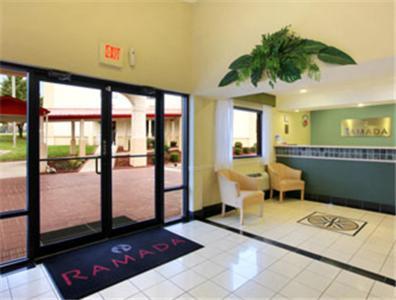 Hotel Ramada By Wyndham Columbia Interior foto